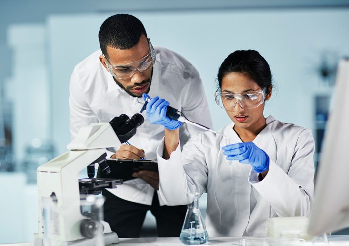 research-assistant-in-lab